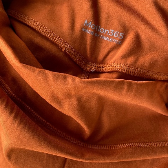 Fabletics Motion 365 - Picture 3 of 5